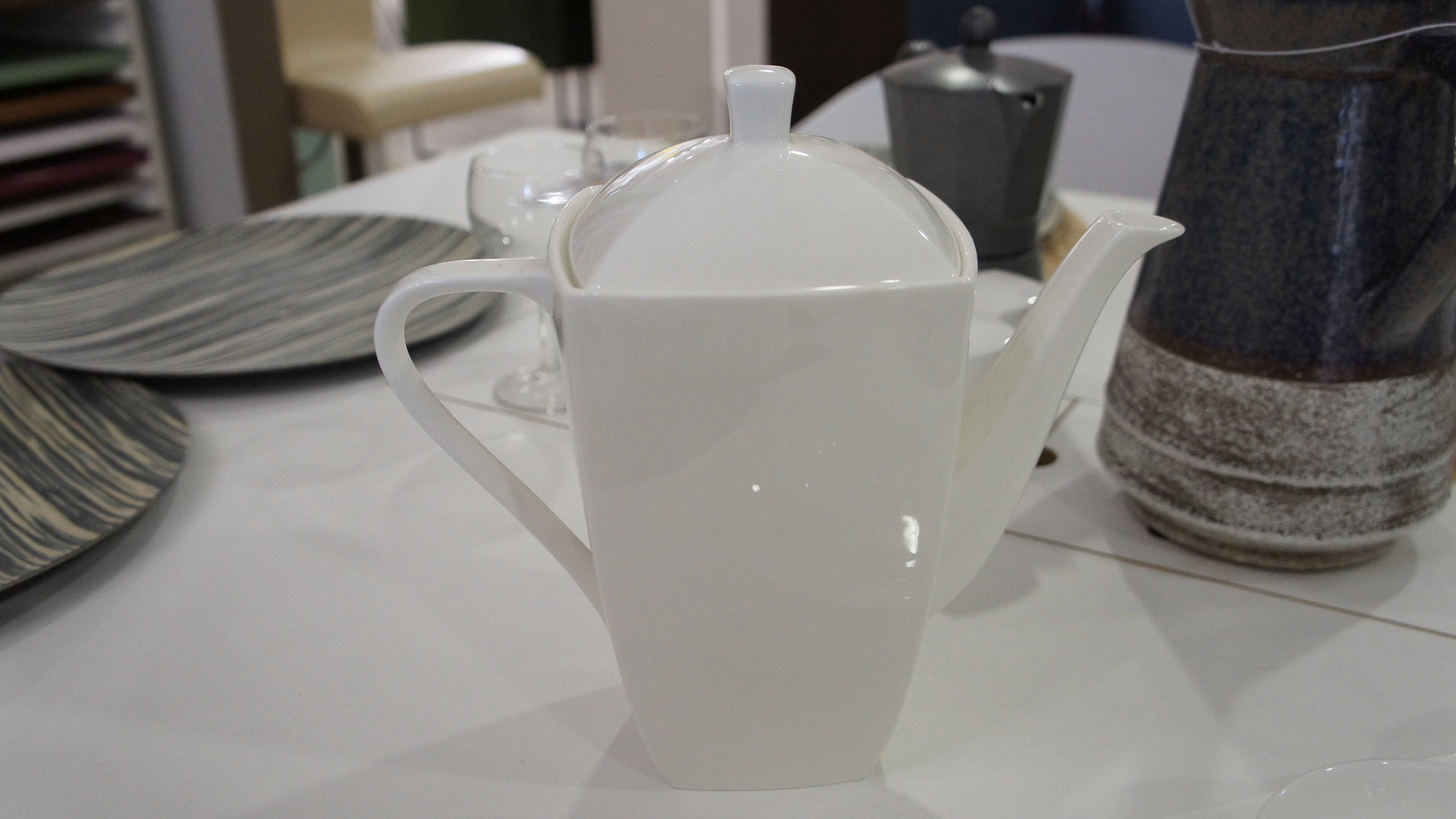 Кофейник Elegance White Coffee Pot